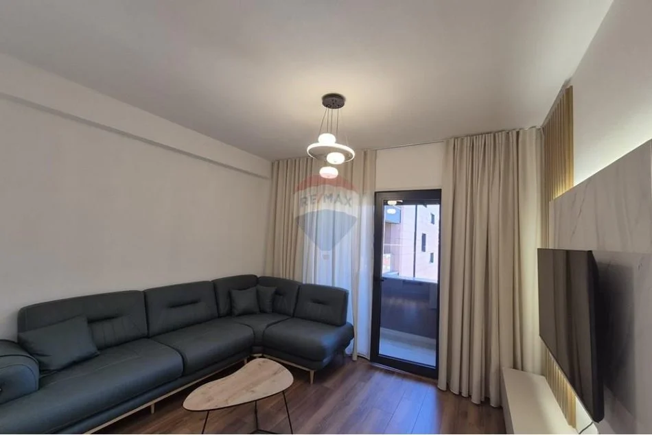 Tirane, jepet me qera apartament 2+1+Aneks+Ballkon Kati 5, 105 m² 700 € (Oasis Residence)