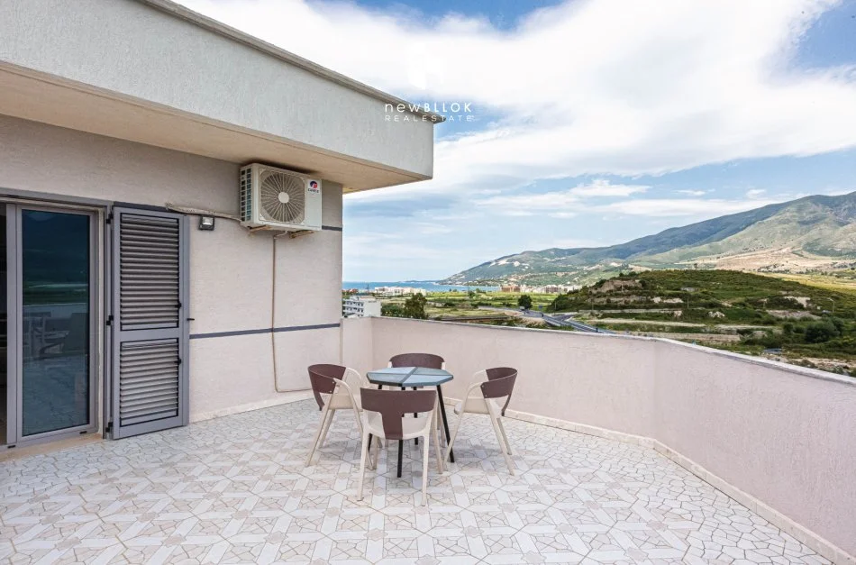 Shitet Penthouse GJIGAND (Si Vilë)  :   3+1+2wc & Verandë (250m2)  +Taracë (198800 €) 120m2 | ( 15 min nga Green Coast 🌊) 📍Rradhimë – Me Pamje nga Deti