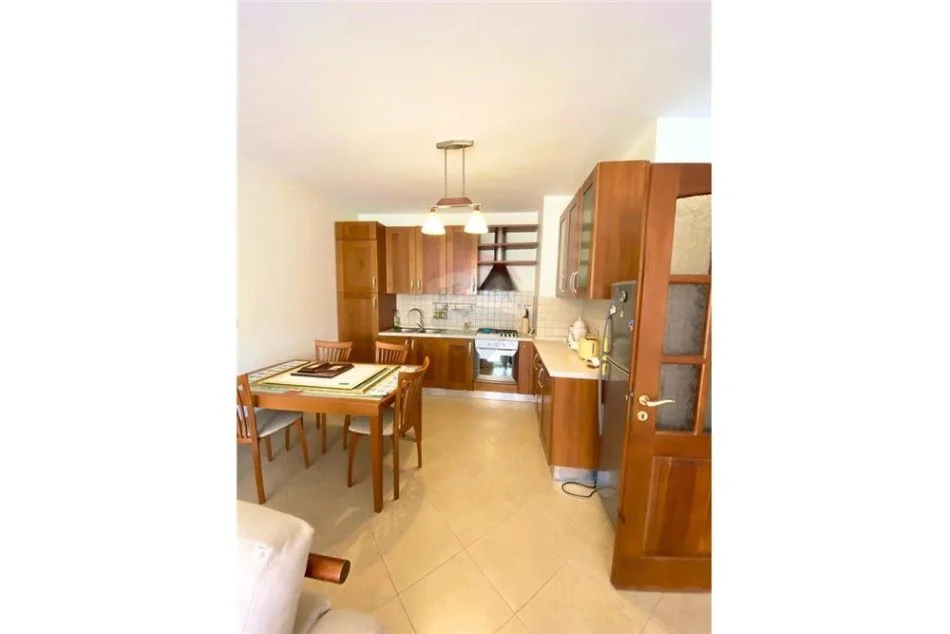 Tirane, jepet me qera apartament 2+1+Ballkon Kati 6, 87 m² 650 € (Ymer Kurti, shkolla Petro Nini Luarasi)