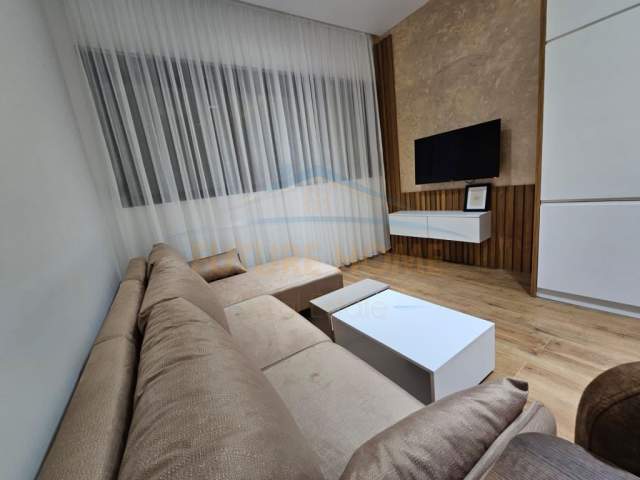Tirane, jepet me qera apartament 1+1+BLK Kati 7, 63 m² 550 Euro (Komuna e Parisit)