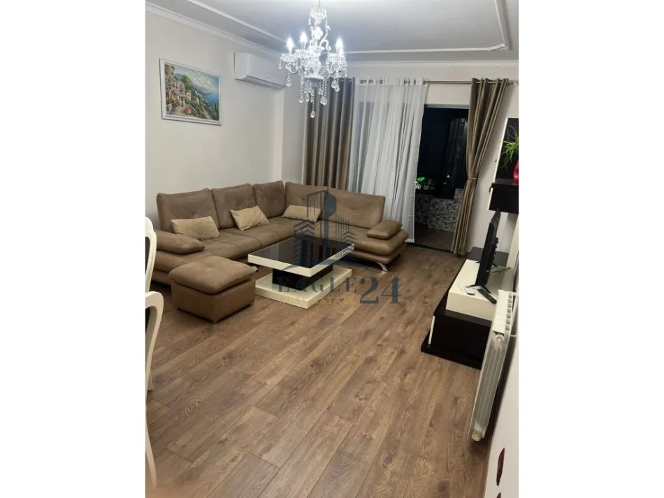 Tirane, jepet me qera apartament 2+1 Kati 2, 102 m² 800 € (KOMUNA E PARISIT)