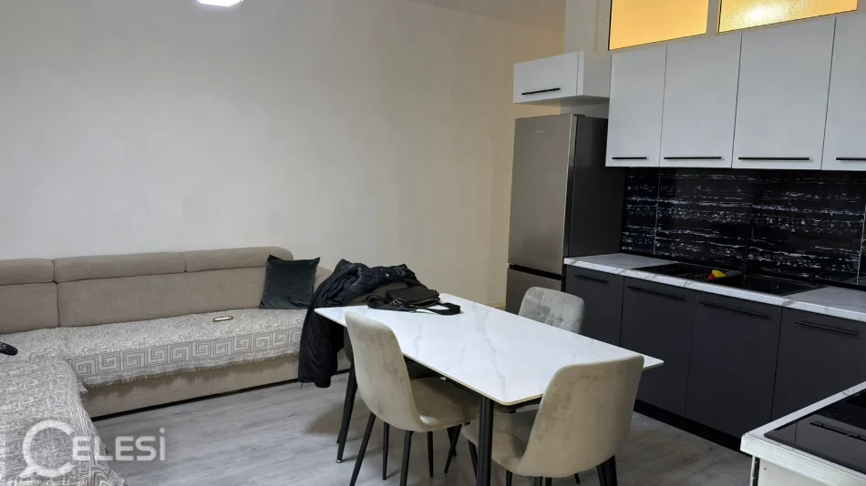 Tirane, jepet me qera apartament 2+1+Aneks+Ballkon Kati 3, 78 m² 700 € (5 MAJI)