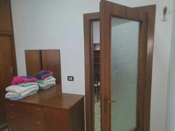 Tirane, jepet me qera 3+1+Ballkon Kati 3, 670 € (Rruga''JOSIF RELA)