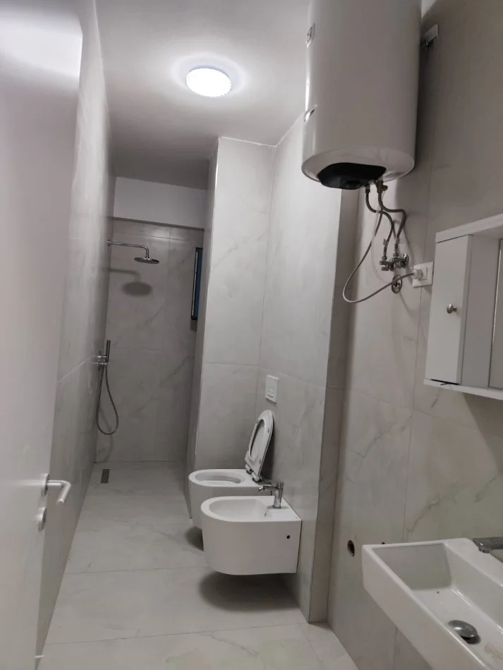 Tirane, jepet me qera apartament 2+1 Kati 2, 100 m² 550 € (Fresk)