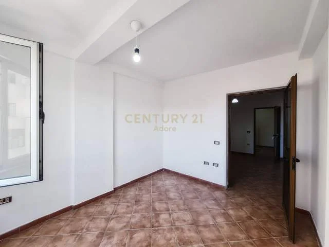 Tirane, jepet me qera apartament 2+1+A+BLK Kati 4, 90 m² 400 Euro (RR NAIM FRASHERI)