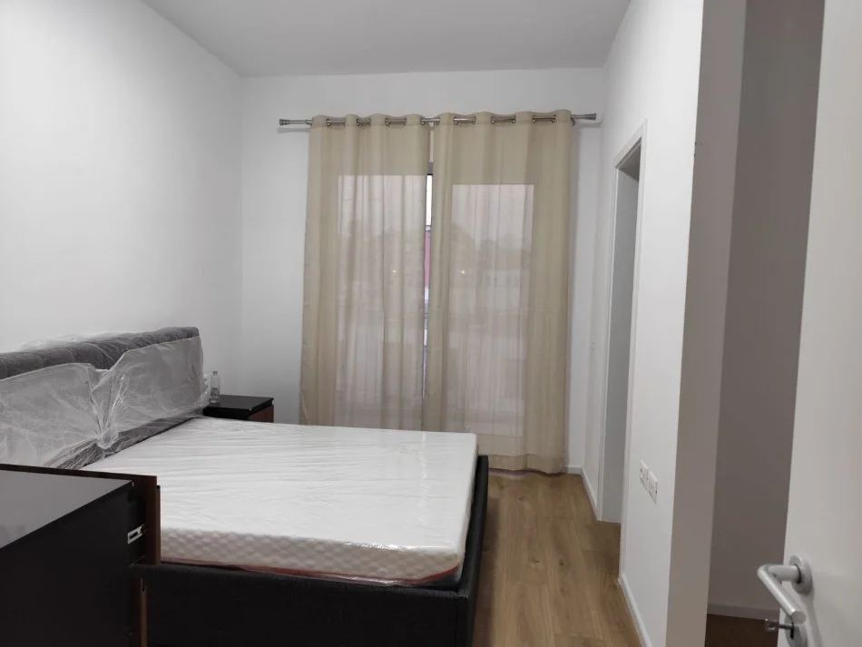 Tirane, jepet me qera apartament 2+1 Kati 2, 100 m² 550 € (Fresk)