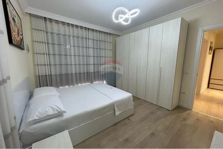 Tirane, jepet me qera apartament 2+1+Ballkon , 120 m² 1.100 € 
