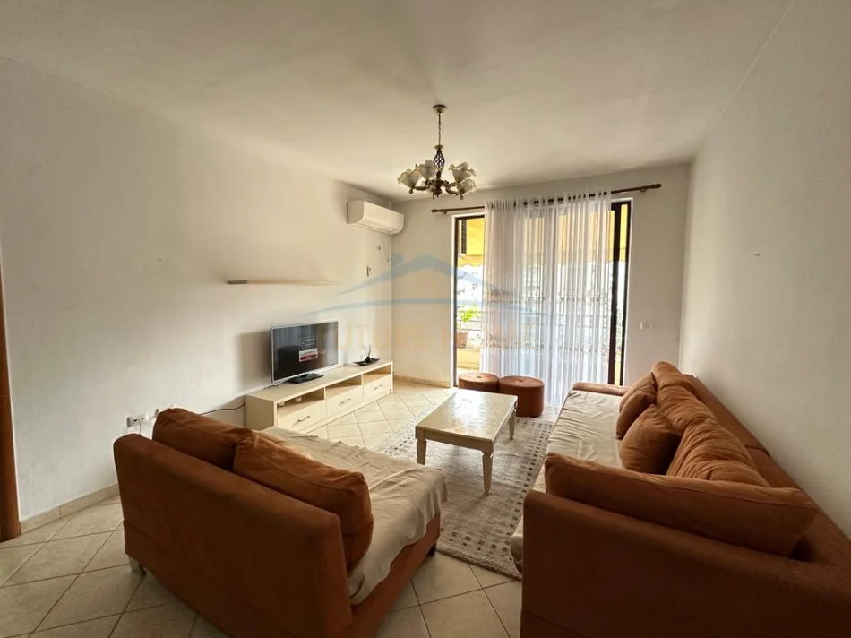 Tirane, jepet me qera apartament 3+1+2 Kati 5, 120 m² 700 € (RRUGA PANORAMA)