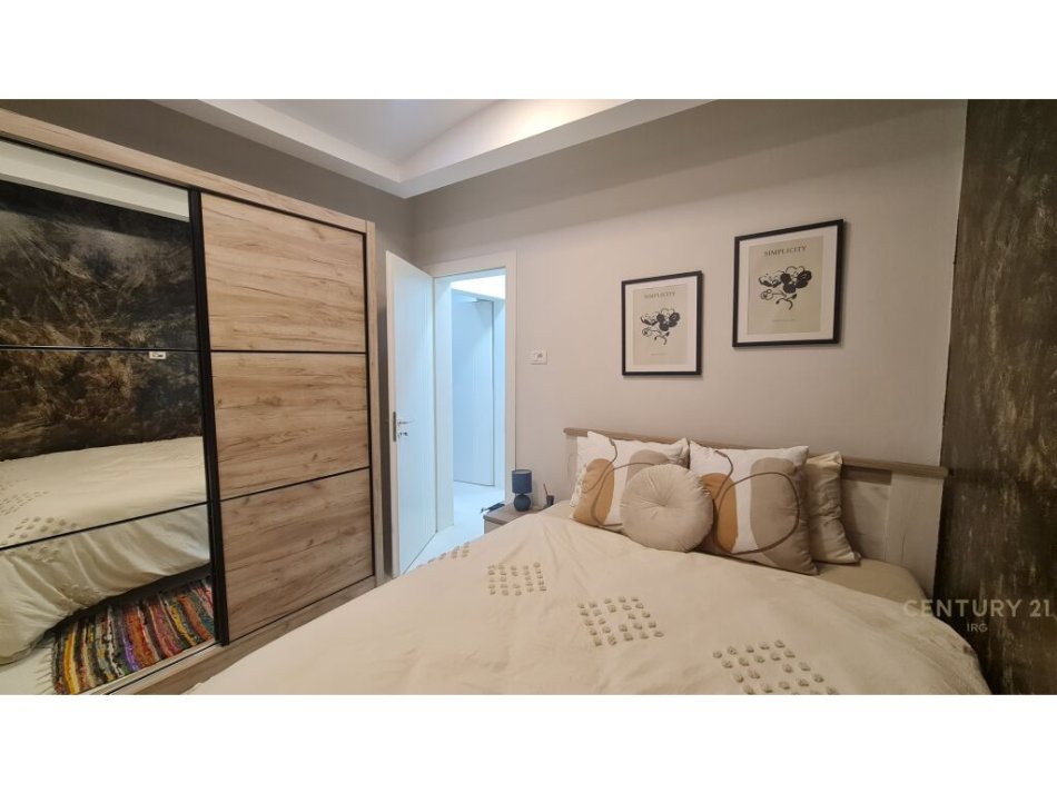 Tirane, jepet me qera apartament 1+1 Kati 2, 38 m² 700 € (Pallatet Agimi!)