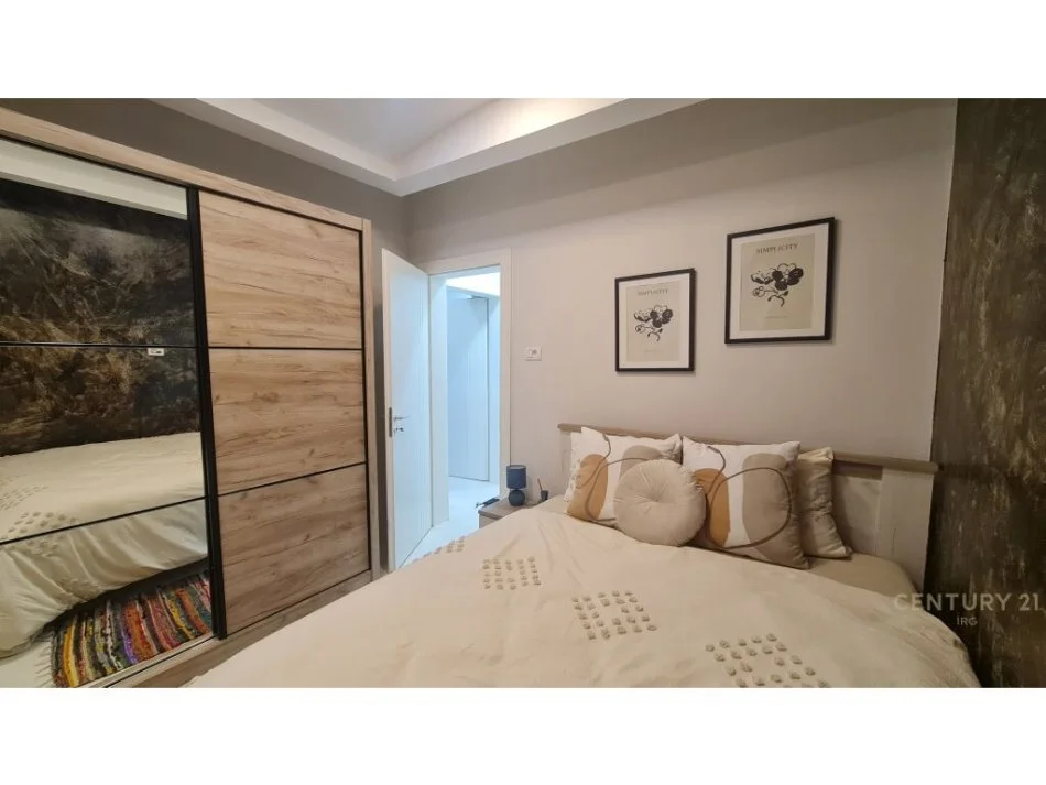 Tirane, jepet me qera apartament 1+1 Kati 2, 38 m² 700 € (Pallatet Agimi!)