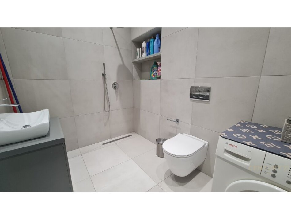 Tirane, jepet me qera apartament 1+1 Kati 2, 38 m² 700 € (Pallatet Agimi!)