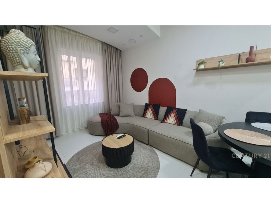 Tirane, jepet me qera apartament 1+1 Kati 2, 38 m² 700 € (Pallatet Agimi!)