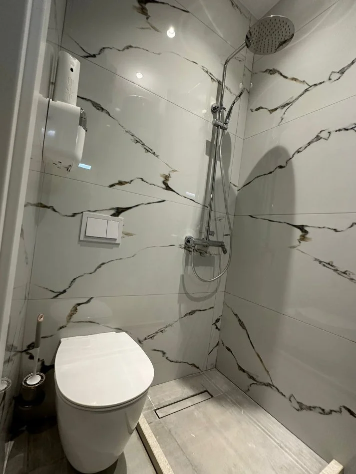 Tirane, jepet me qera apartament 1+1 Kati 2, 800 € (Pallatet Agimi, Bllok)