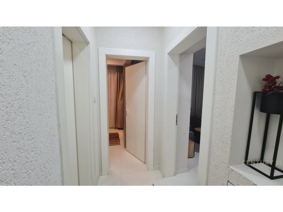 Tirane, jepet me qera apartament 1+1 Kati 2, 38 m² 700 € (Pallatet Agimi!)