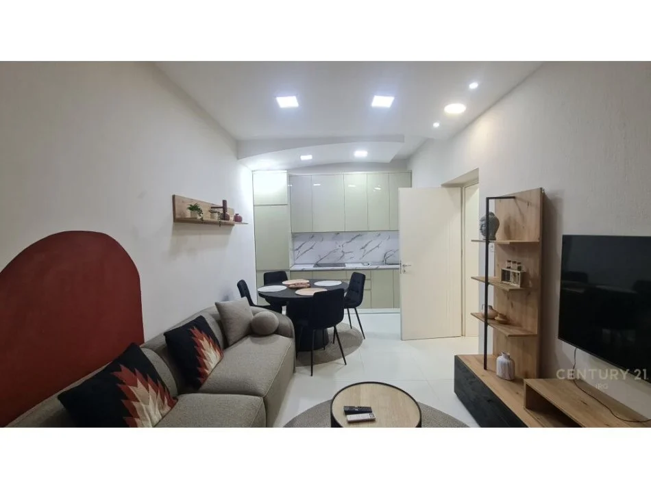 Tirane, jepet me qera apartament 1+1 Kati 2, 38 m² 700 € (Pallatet Agimi!)