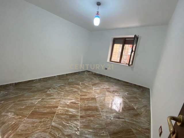 Tirane, shitet apartament 1+1+BLK Kati 2, 51 m² 68.000 Euro (rruga durresit)