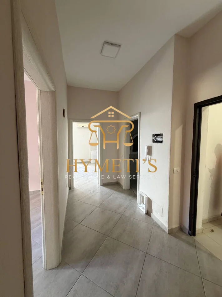 Durres, jepet me qera apartament 2+1 Kati 1, 500 € (Rruga Pavaresia, prane Portit)