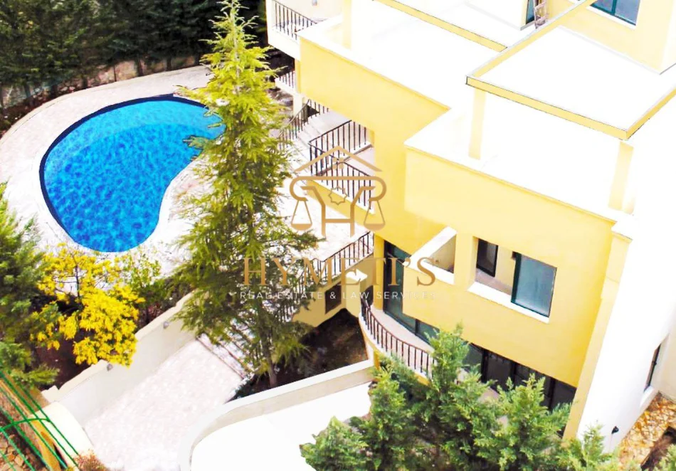 Tirane, shitet Vile , 240 m² (Rruga Peti)