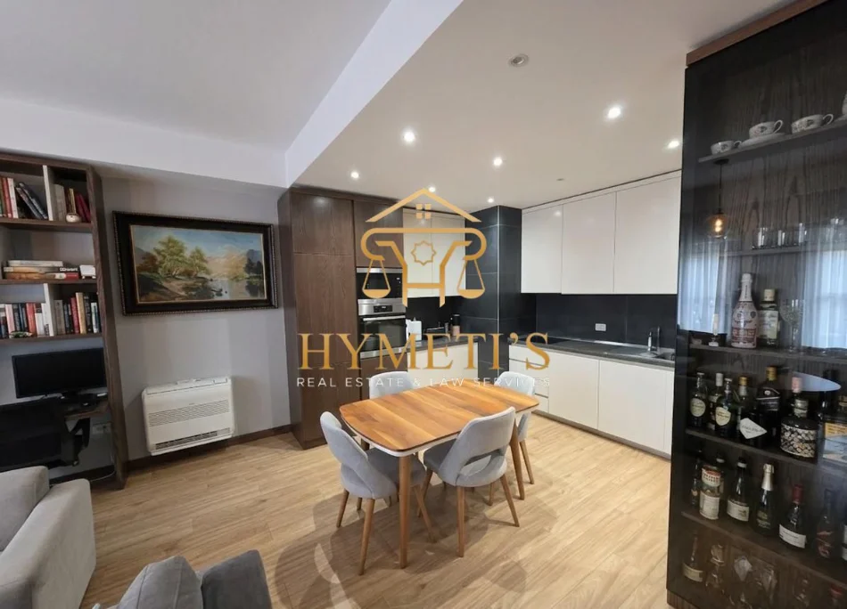 Tirane, shitet apartament 2+1+Ballkon , 79 m² 170.000 € (Kompleksi Mangalem)