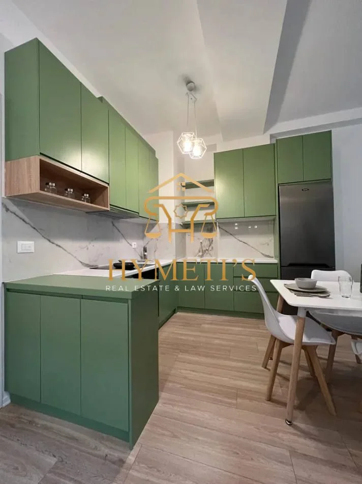 Shqiperi, jepet me qera apartament 1+1 , 60 m² 650 € (Rr. Frosina Plaku)