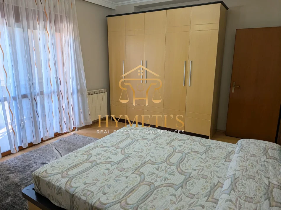 Tirane, jepet me qera apartament 1+1+Ballkon , (prane Shkolles se Baletit)