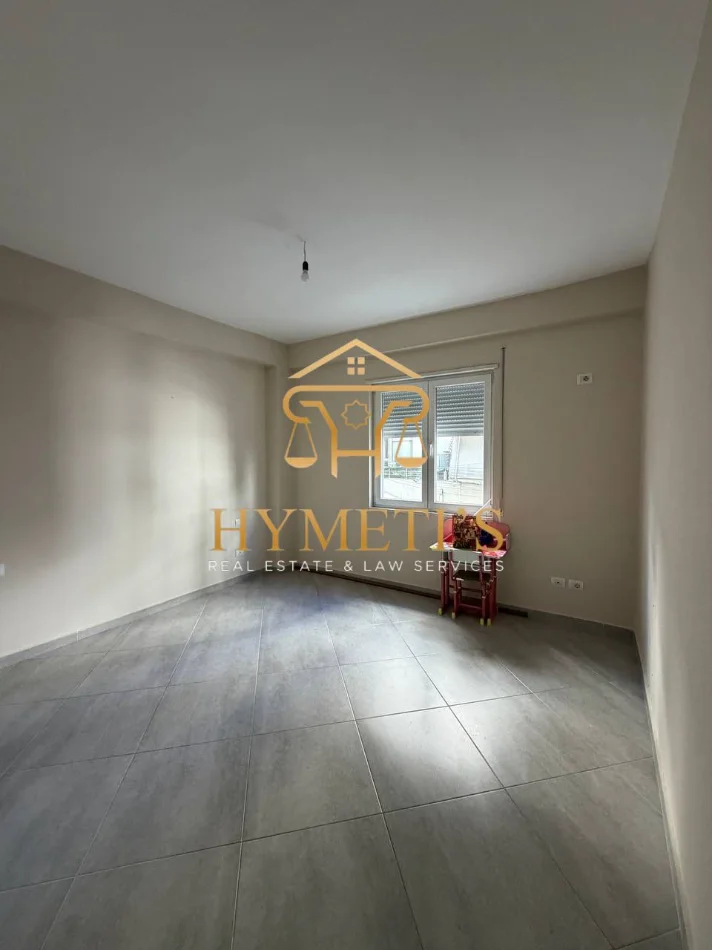 Durres, jepet me qera apartament 2+1 Kati 1, 500 € (Rruga Pavaresia, prane Portit)