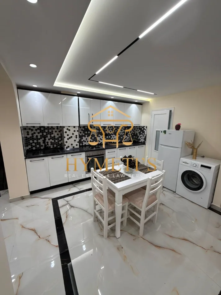 Tirane, jepet me qera apartament duplex 2+1 , 80 m² 799 € (PRANË AMBASADËS AMERIKANE, TIRANË)