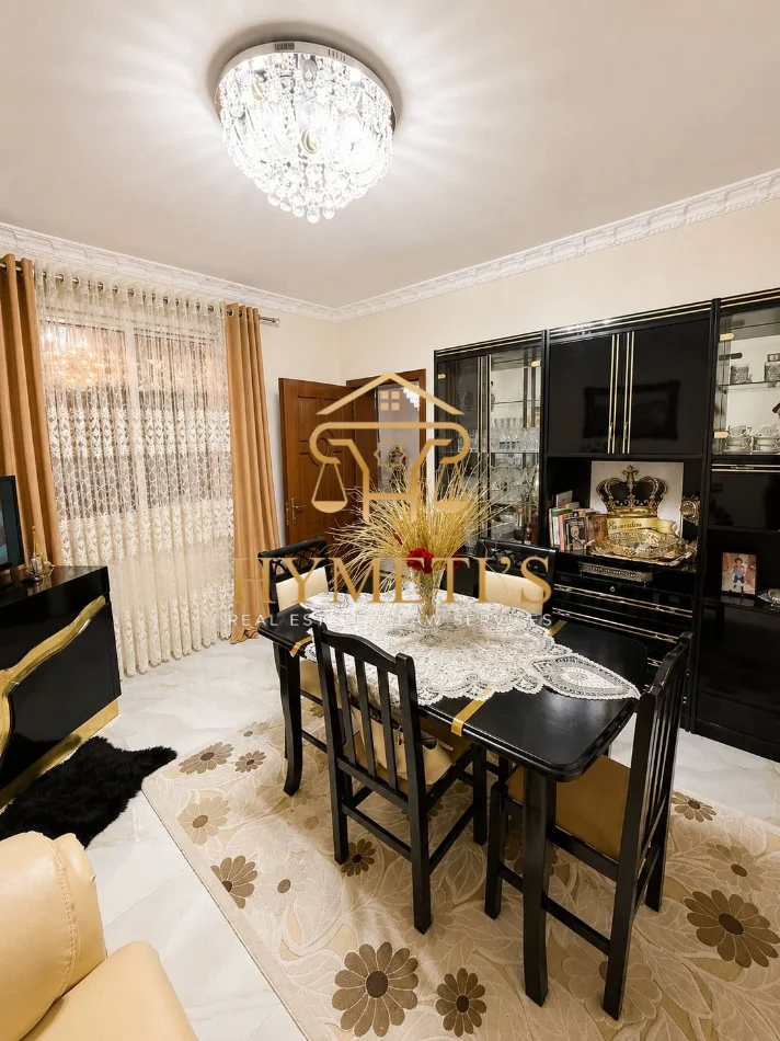 Tirane, shitet Vile Vile 2 Katshe , 220 m² (prane Ambasades Amerikane)