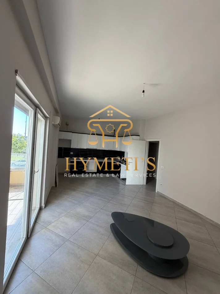 Durres, jepet me qera apartament 2+1 Kati 1, 500 € (Rruga Pavaresia, prane Portit)