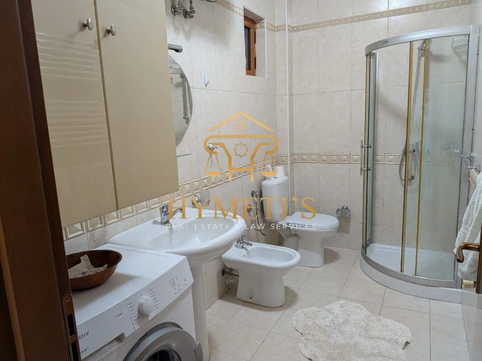 Tirane, jepet me qera apartament 1+1+Ballkon , (prane Shkolles se Baletit)