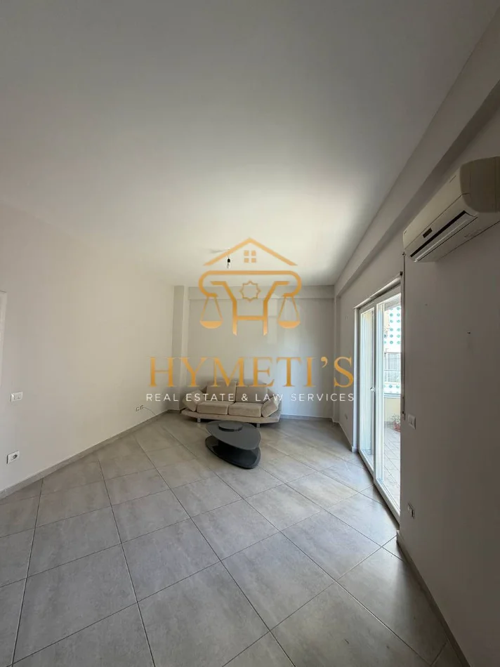 Durres, jepet me qera apartament 2+1 Kati 1, 500 € (Rruga Pavaresia, prane Portit)
