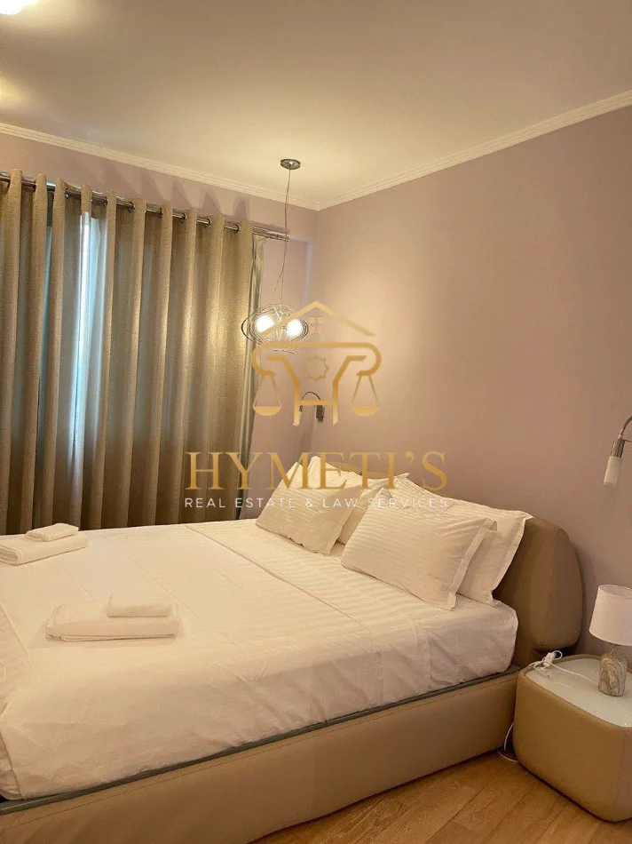 Tirane, jepet me qera apartament 3+1+Ballkon Kati 10, 180 m² 2.200 € (prane Stadiumit Air Albania)