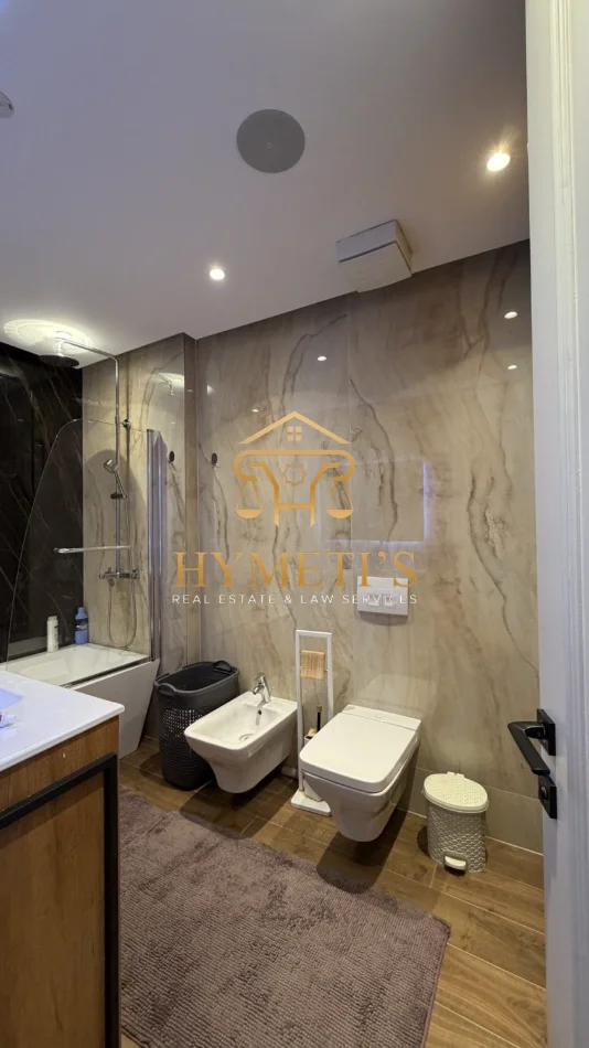 Tirane, shitet apartament 3+1+Ballkon , 170 m² 800.000 € (prane Ambasades Amerikane)