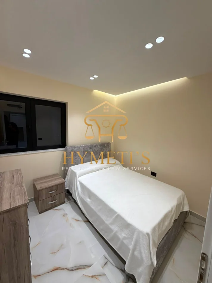 Tirane, jepet me qera apartament duplex 2+1 , 80 m² 799 € (PRANË AMBASADËS AMERIKANE, TIRANË)