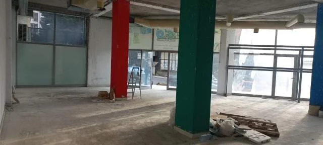 Tirane,Qera Ambjent-Biznes, ideal; dyqan-ekspozit sistem fohje-ngrohje,sallon mobiljesh, dyqan pjes-këmbimi autovet etj, kat zero,pallat ri, sip.300m²,mbi lokal Qesarake, buzë rr.Dajtit/Linzës, përball karburant Gega-Oil/Hotel Imperium, 900m mbi Lokal Fresku, 12-min me autovetur nga Qendra Tiranes