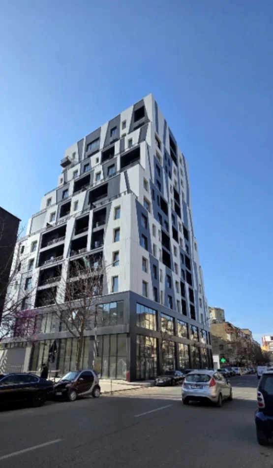 Tirane, jepet me qera zyre Kati 4, 60 m² 75.000 leke i diskutueshem (Rruga Barrikada, ngjitur me shkollen Lidhja e Prizrenit)