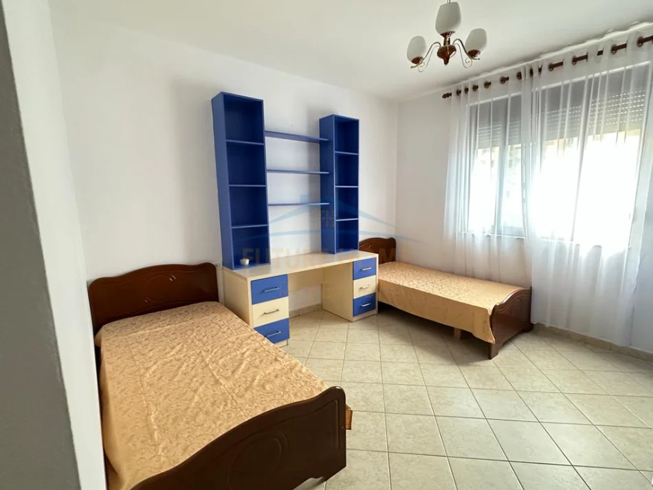 Tirane, jepet me qera apartament 3+1+2 Kati 5, 120 m² 700 € (RRUGA PANORAMA)
