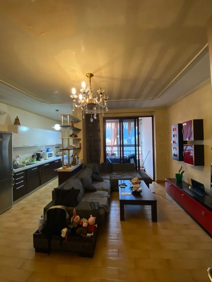 Durres, jepet me qera apartament 2+1+Ballkon Kati 11, 104 m² 600 € (Rruga Panorama)