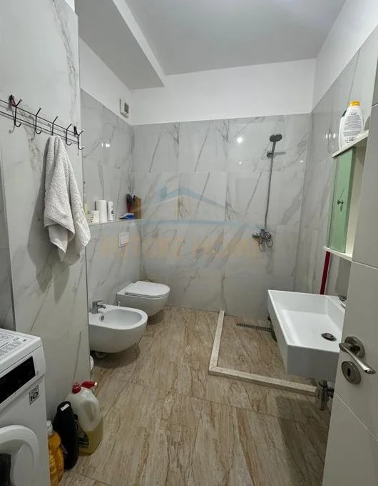 Tirane, shitet apartament 2+1 Kati 8, 81 m² 215.000 € (Porcelan)