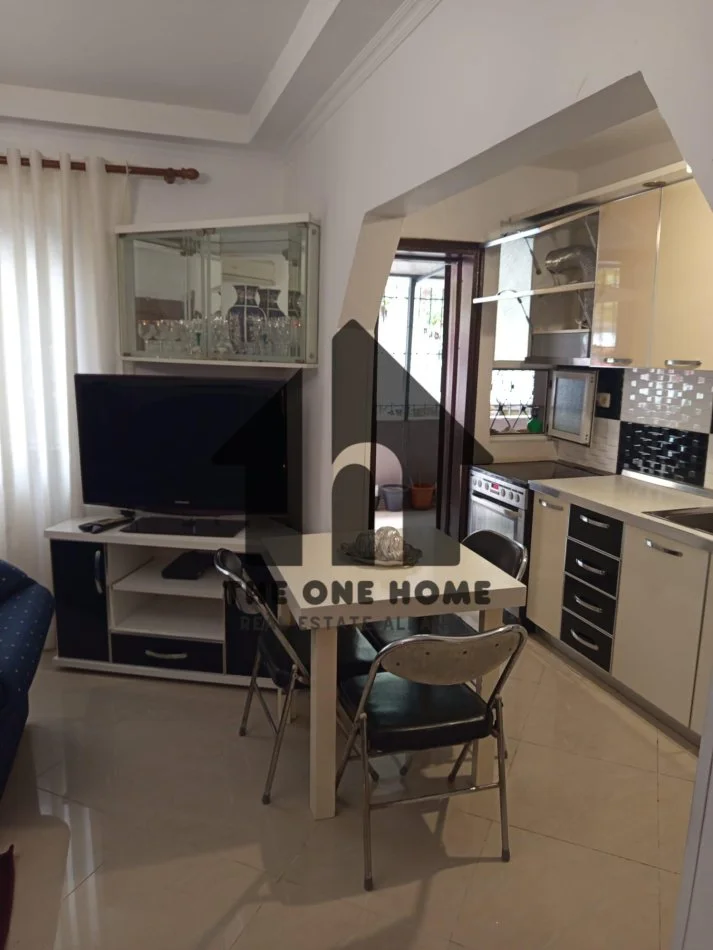 Tirane, jepet me qera apartament 3+1+Ballkon Kati 1, 120 m² 550 € (ish Parku Autobuzave.)