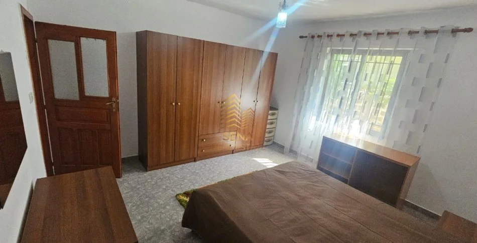 Tirane, jepet me qera apartament 1+1 Kati 1, 65 m² 400 € (Ish Parku i Autobuzave)