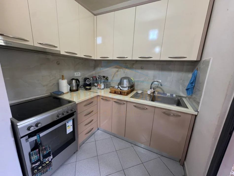 Tirane, shitet apartament 2+1 Kati 2, 75 m² 145.000 € (ISH PARKU AUTOBUZAVE)
