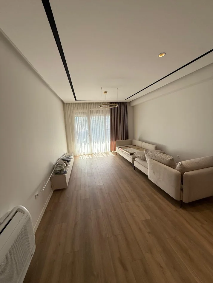 Tirane, jepet me qera apartament 2+1 Kati 5, 120 m² 1.250 € (PARKU OLIMPIK)