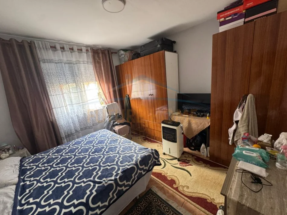 Tirane, shitet apartament 2+1 Kati 2, 75 m² 145.000 € (ISH PARKU AUTOBUZAVE)