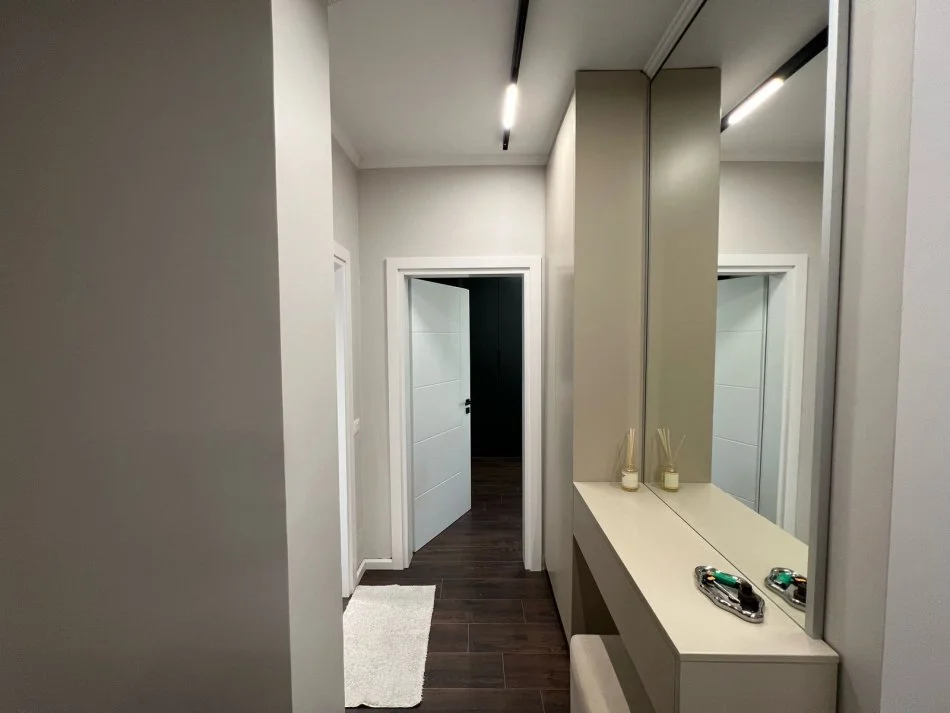 Tirane, jepet me qera apartament 1+1 Kati 9, 75 m² 800 € (PRANE LION PARK)