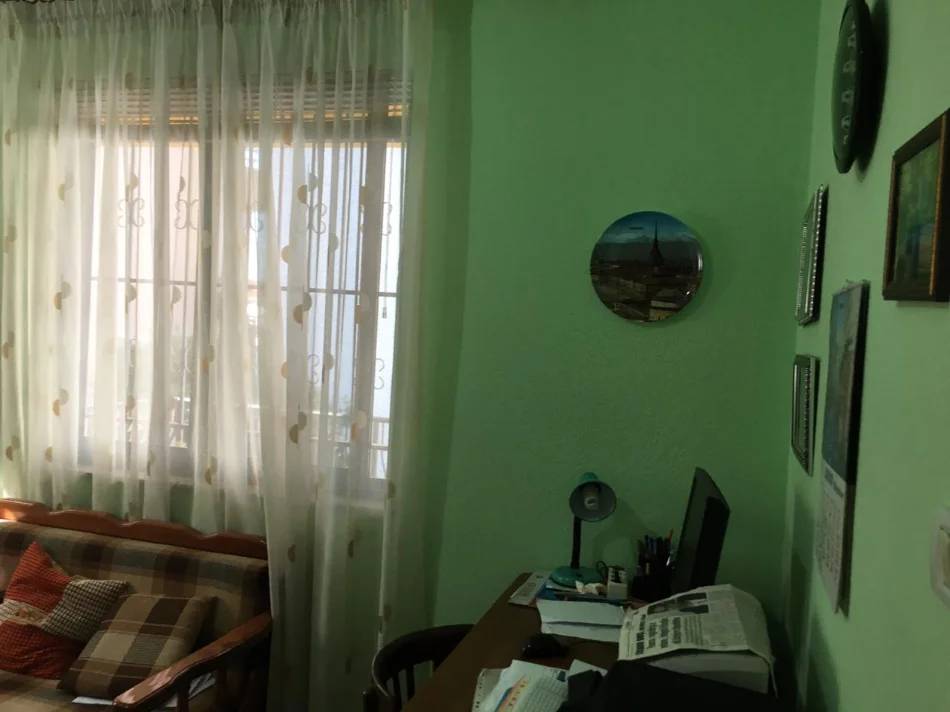 Tirane, jepet me qera shtepi 1+1 Kati 0, 58 m² 350 € (ne rrugen Njazi Meka Tirane.)