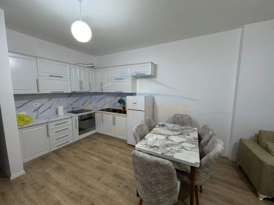 Tirane, jepet me qera apartament 1+1 Kati 4, 88 m² 400 € (PASKUQAN)