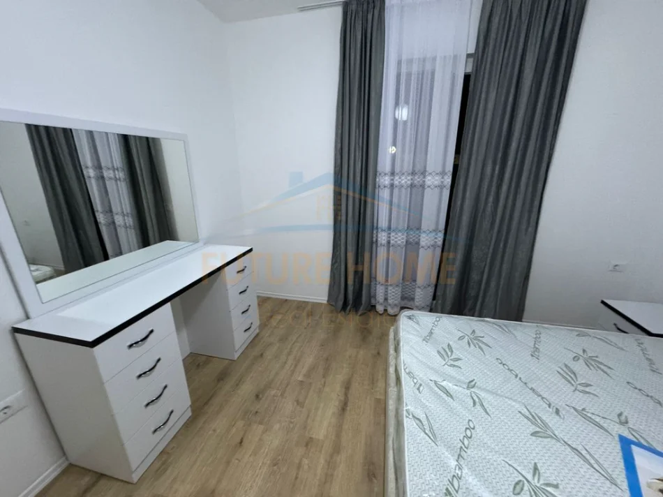 Tirane, jepet me qera apartament 1+1 Kati 4, 88 m² 400 € (PASKUQAN)