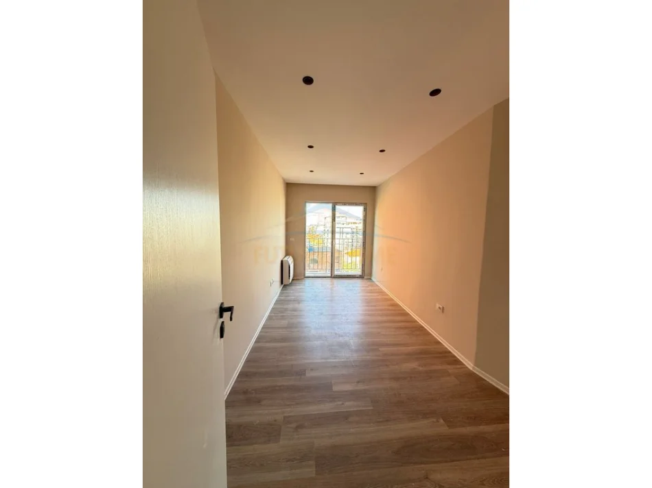 Tirane, shitet apartament 2+1+2 Kati 5, 103 m² 257.500 € (PAZARI I RI)