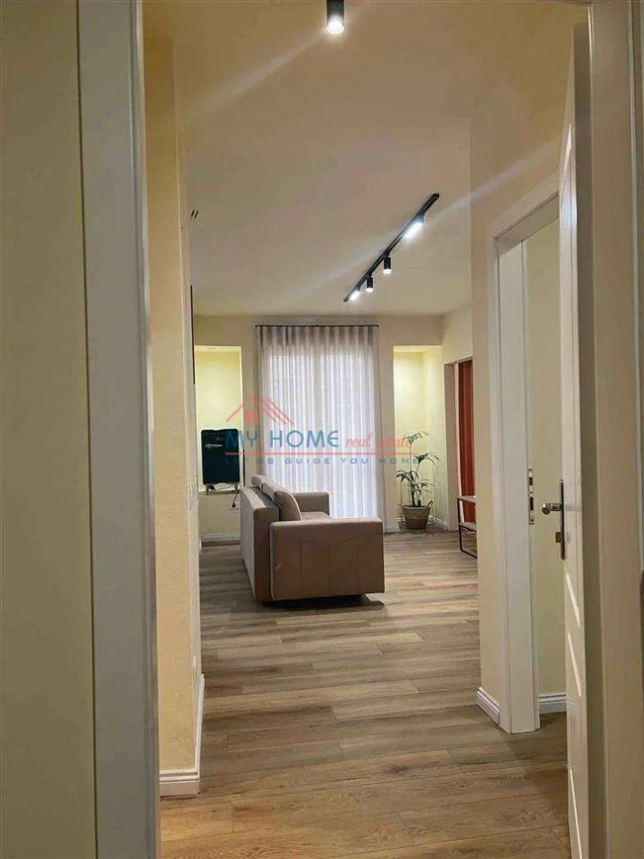 Tirane, jepet me qera apartament 2+1+Ballkon Kati 2, 100 m² 700 € (Rruga Hoxha Tahsim)